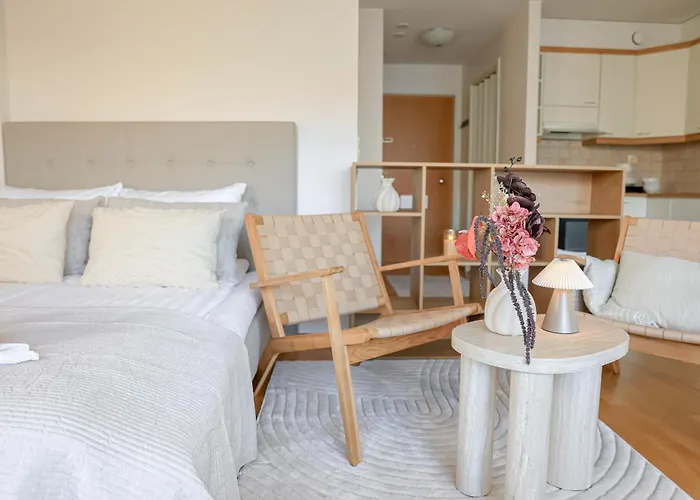 Calm By Booklapland * רובניימי